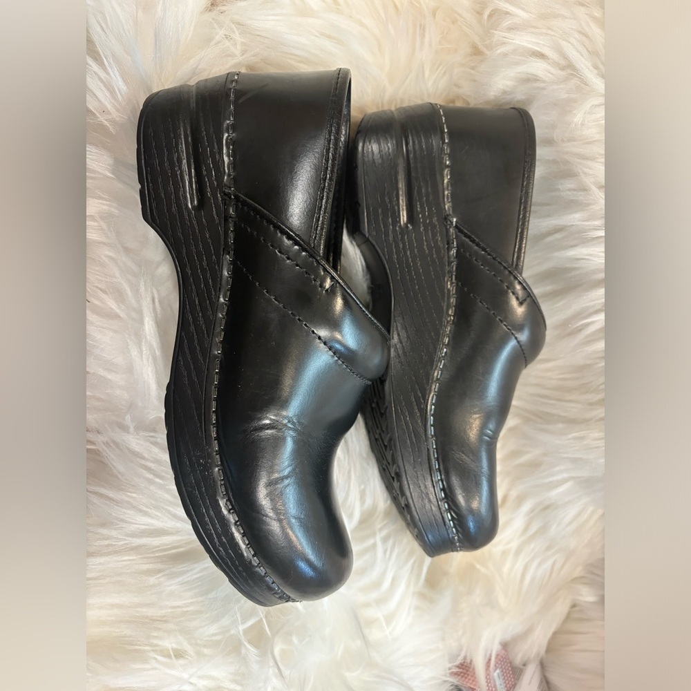 Black Dansko Professional Clogs Euc - image 3